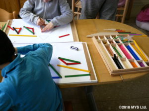 イタリア子どもの家小学生の活動の様子