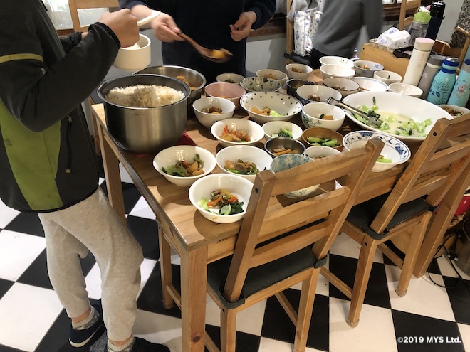 Taipei Utopia Montessori Elementary School 給食の配膳の様子