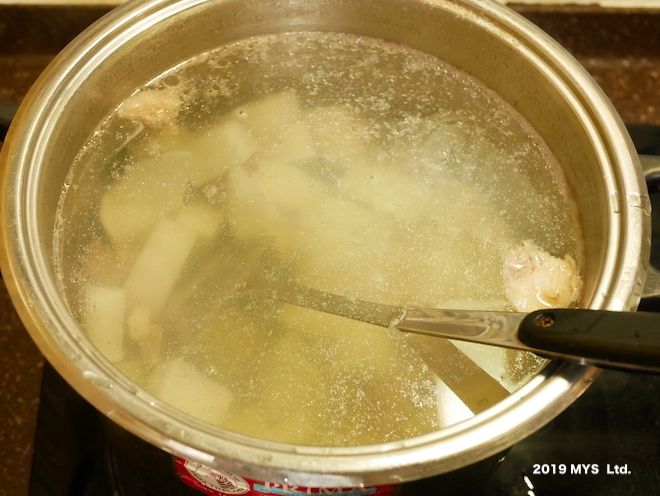 モンテッソーリ小学校で子どもが作ったスープ